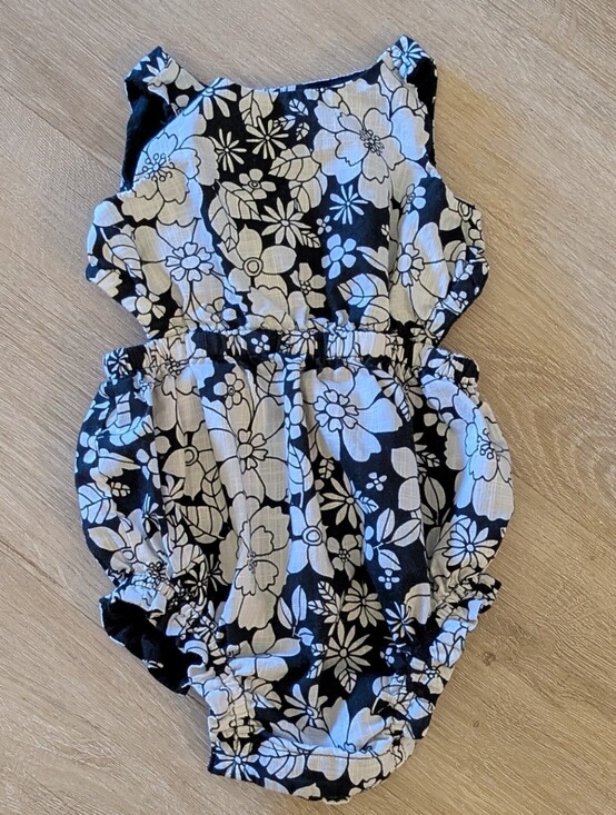 GAP Other - Baby Gap Black White Floral Daisy Summer Bodysuit Romper 3-6 Months